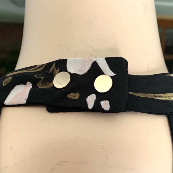 3/$30 Dynamite Choker V-Neck Floral Black Top Sz S - Picture 11 of 12